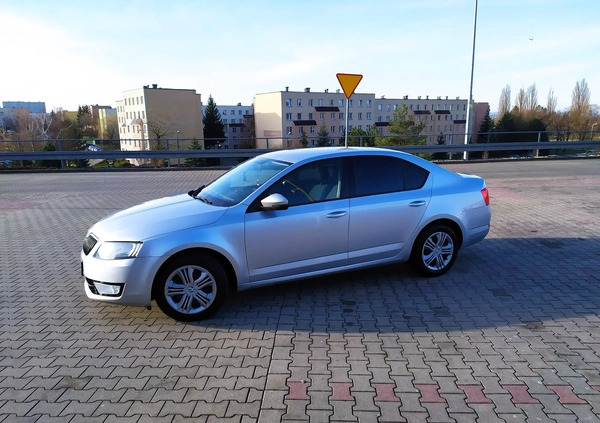 Skoda Octavia cena 35500 przebieg: 197400, rok produkcji 2014 z Tarnów małe 211